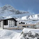 Hotel Zuerserhof